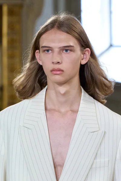 Look 60